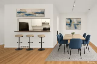 Photo #3: 425028320 Listing 