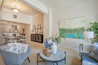 Photo #2: 425028485 Listing