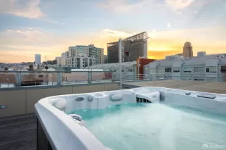 Photo #4: 425028868 Listing