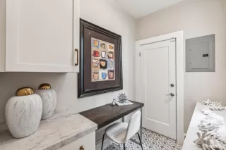 Photo #6: 425028979 Listing