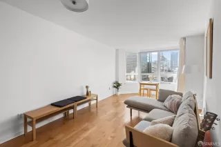 Photo #4: 425029144 Listing