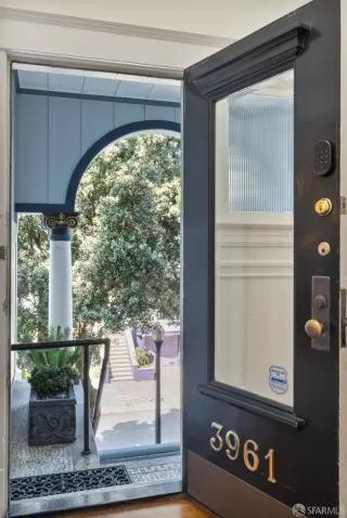 Photo #2: 425029326 Listing