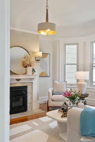 Photo #5: 425029326 Listing