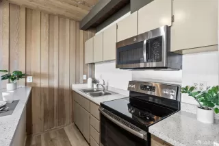 Photo #5: 425029368 Listing