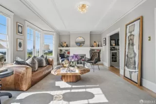 Photo #4: 425029432 Listing