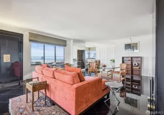 Photo #6: 425029497 Listing