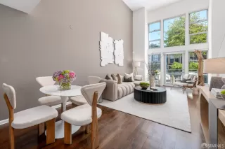 Photo #4: 425029534 Listing