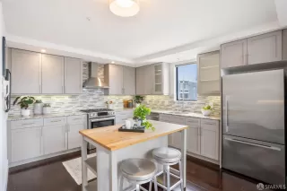 Photo #4: 425029935 Listing