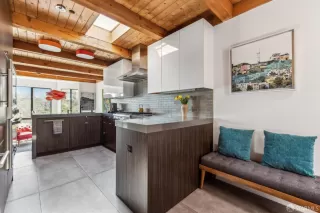 Photo #4: 425030137 Listing