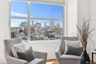 Photo #3: 425030350 Listing