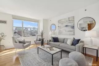 Photo #4: 425030350 Listing