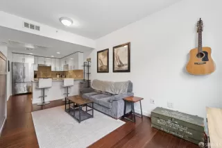 Photo #4: 425030431 Listing 