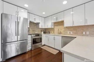 Photo #6: 425030431 Listing 