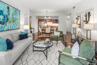 Photo #5: 425030502 Listing