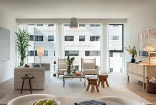 Photo #4: 425030699 Listing