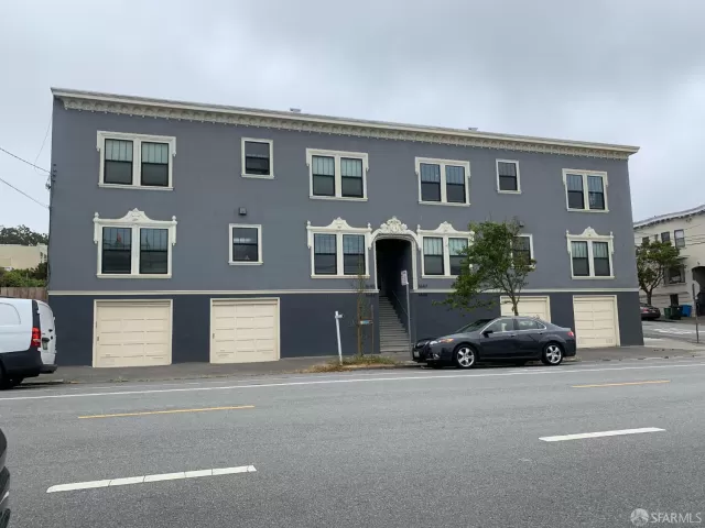 MLS: 425031022 Condo For Sale