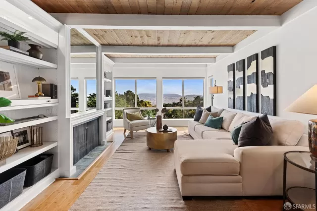 MLS: 425031202 Condo For Sale