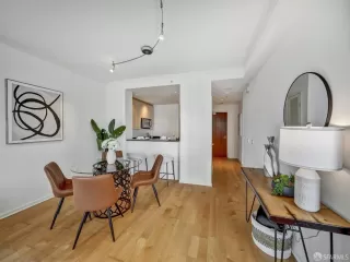 Photo #5: 425031728 Listing 