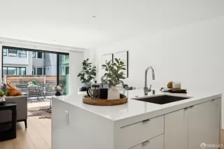 Photo #5: 425031892 Listing