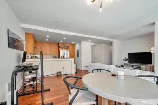 Photo #4: 425031906 Listing