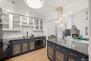 Photo #3: 425031956 Listing 