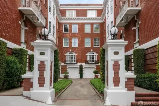 Photo #1: 425032054 Listing