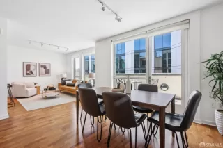 Photo #2: 425032193 Listing