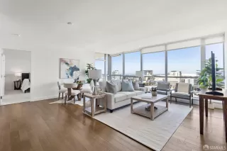 Photo #1: 425032279 Listing 