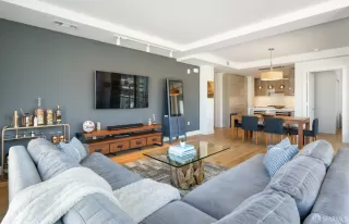 Photo #6: 425032745 Listing