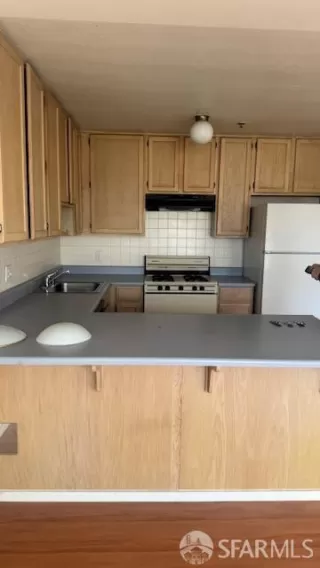 Photo #2: 425032768 Listing