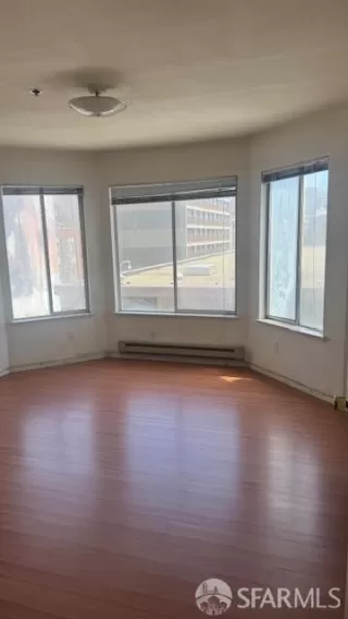 Photo #4: 425032768 Listing