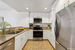 Photo #4: 425032842 Listing