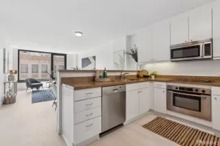 Photo #2: 425032972 Listing