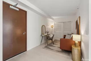 Photo #3: 425032972 Listing