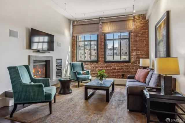 MLS: 425033026 Condo For Sale