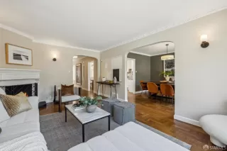 Photo #3: 425033211 Listing