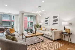 Photo #5: 425033569 Listing