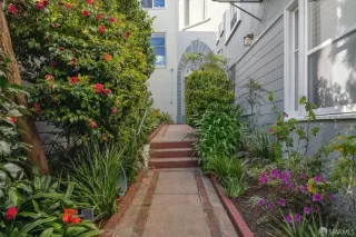 Photo #2: 425033592 Listing