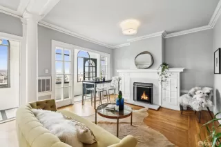 Photo #6: 425033592 Listing