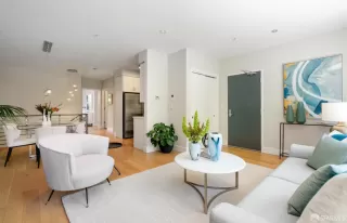 Photo #4: 425033634 Listing