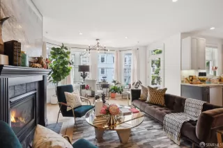 Photo #6: 425033646 Listing