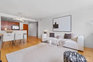 Photo #3: 425033657 Listing 