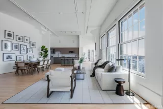 Photo #4: 425034105 Listing