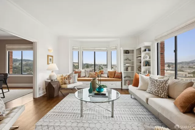 MLS: 425034314 Condo For Sale