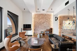 Photo #6: 425035189 Listing