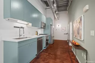 Photo #4: 425035928 Listing