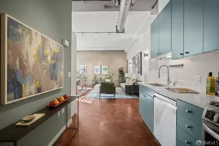 Photo #6: 425035928 Listing