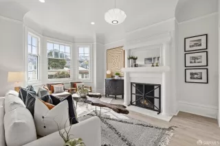 Photo #1: 425036539 Listing