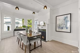 Photo #4: 425036539 Listing