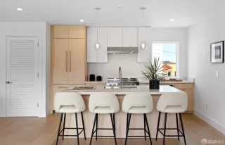 Photo #5: 425036615 Listing